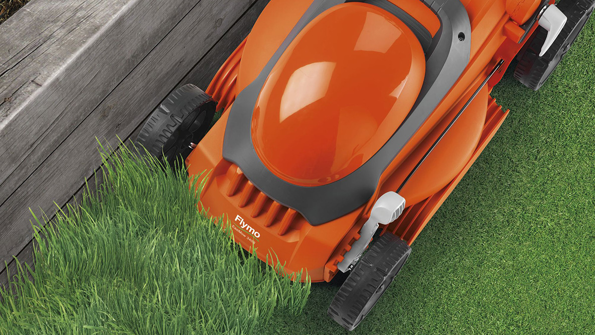 easimow340r_closetoedgecutting